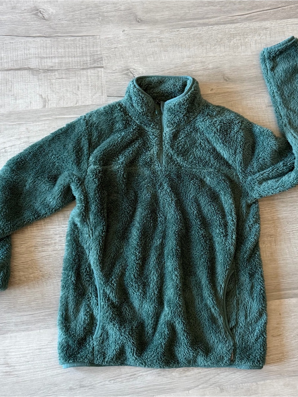 Eddie Bauer Women's Green Fleece Quarter Zip Pullover. Medium